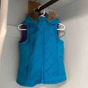 This is a blue exterior and purple interior vertical size L.